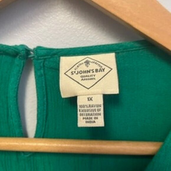 0524-15 Emerald Green Blouse - Picture 2 of 3